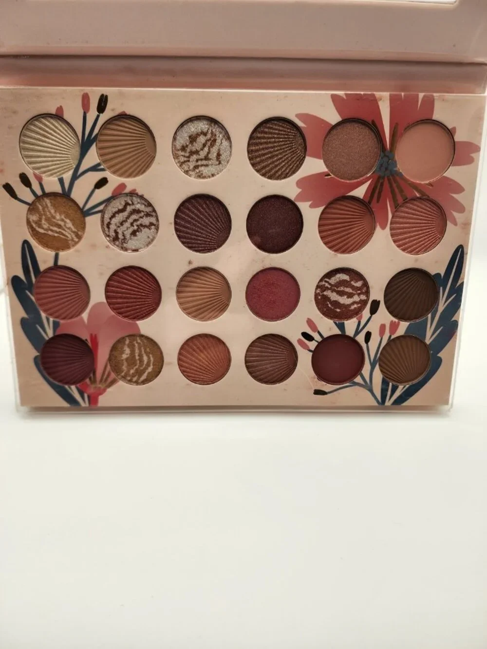 Nicole Miller New York Shimmer Eyeshadow Palette 24 Pans New
